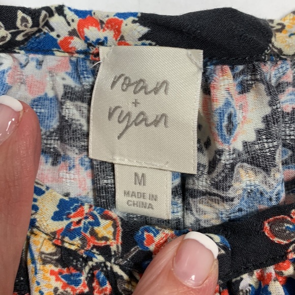 Roan + Ryan Black Floral Paisley V-neck Flutter Sleeve Top - Medium - Picture 7 of 10